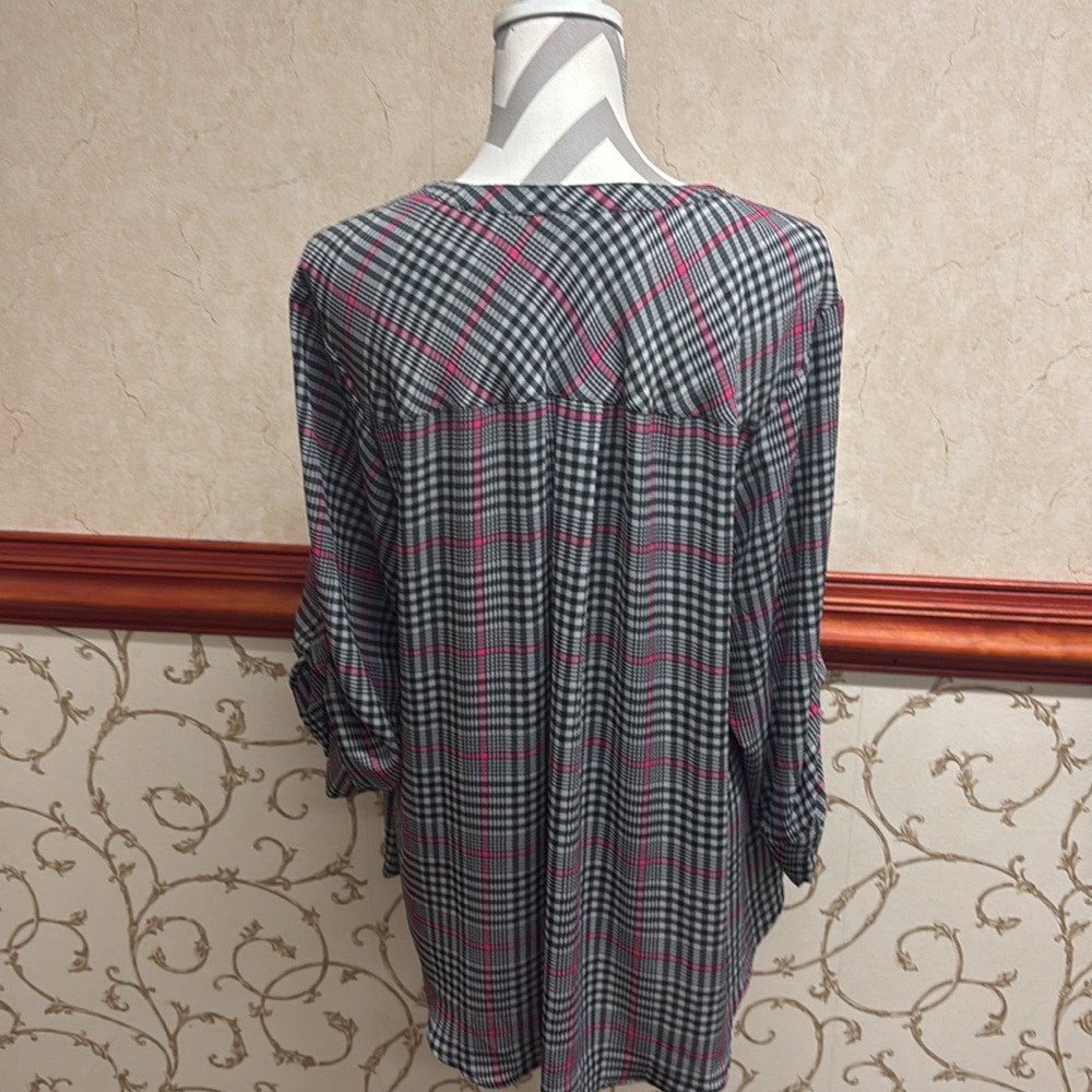 Torrid: Harper Georgette Pullover 3/4 Sleeve - Picture 9 of 14